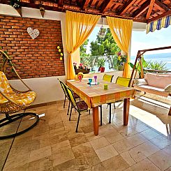 Appartement mit überdachter Terrasse und Balkon am Strand m