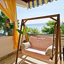 Appartement mit überdachter Terrasse und Balkon am Strand m
