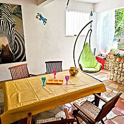 Appartement mit überdachter Terrasse am Strand mit Meerblic