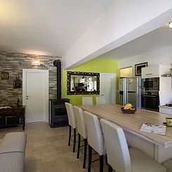 Vakantiehuis Komfortables Haus in Selca mit privatem Parkpla