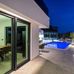 Vakantiehuis Villa Royal Hill with pool