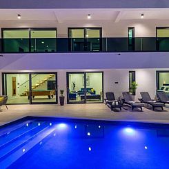 Vakantiehuis Villa Royal Hill with pool