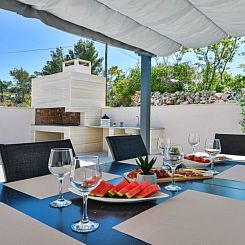Vakantiehuis Villa Zariva with pool and panoramic mountain a