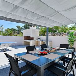 Vakantiehuis Villa Zariva with pool and panoramic mountain a