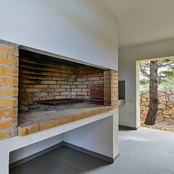 Vakantiehuis Villa RE with heated pool and spa