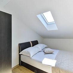 Vakantiehuis Villa RE with heated pool and spa