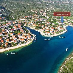 Vakantiehuis Großes, strandnahes Ferienhaus in Podglavica