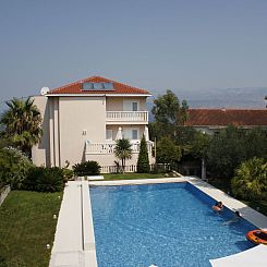 Appartement Luxuriöse Ferienwohnung mit Poolblick