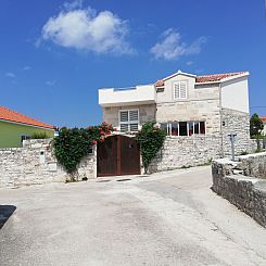 Vakantiehuis Gesamtes Ferienhaus in Sumartin mit Privatem Po