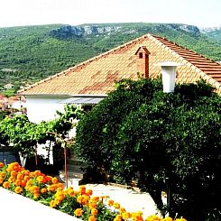 Appartement Appartement in Jelsa mit Garten und Grill