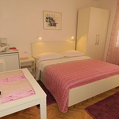 Vakantiehuis Ferien-Zimmer mit Terrasse