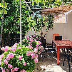 Vakantiehuis Karmen auf zwei Ebenen mit Garten