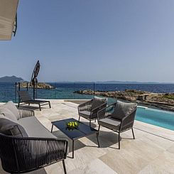 Vakantiehuis Beachfront villa Mare with seaview and pool