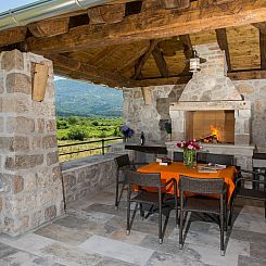 Appartement Stilvolles Ferienhaus mit Terrasse und Pool in l