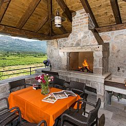 Appartement Stilvolles Ferienhaus mit Terrasse und Pool in l