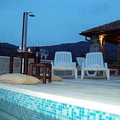 Appartement Stilvolles Ferienhaus mit Terrasse und Pool in l
