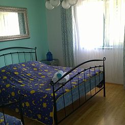 Appartement mit einer überdachten Terrasse