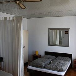 Appartement in Seget Donji mit Garten und Grill