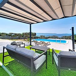 Vakantiehuis Ria with heated pool