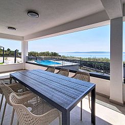 Vakantiehuis Ria with heated pool