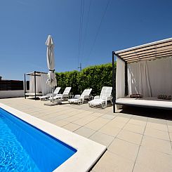 Vakantiehuis Queen Ahn with heated pool