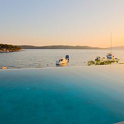 Vakantiehuis Luxuriöse Fünf-Sterne-Ferienvilla Astra Azzur