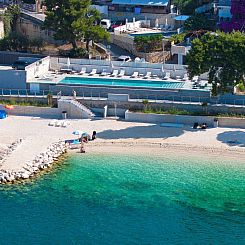 Vakantiehuis Luxuriöse Fünf-Sterne-Ferienvilla Astra Azzur