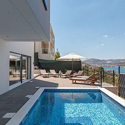 Vakantiehuis Luxuriöse Villa Fantasy mit Meerblick und Pool