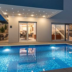 Vakantiehuis Luxuriöse Villa Fantasy mit Meerblick und Pool