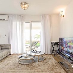 Vakantiehuis Luxuriöse Ferienvilla am Strand Luna Azzurra