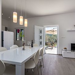 Vakantiehuis Modernes Ferienhaus mit Terrasse und Meerblick