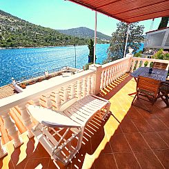 Appartement mit Balkon in der zweiten Etage
