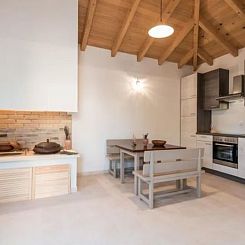 Vakantiehuis Luxurious villa Bright with pool