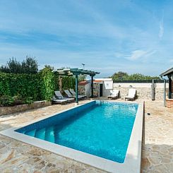 Vakantiehuis Stone Villa Mia with pool