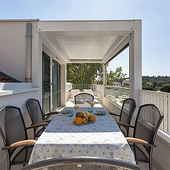Appartement Penthouse Nikolina-50m to beach