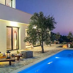 Vakantiehuis Stylische Villa -Tres Chic- in Makarska