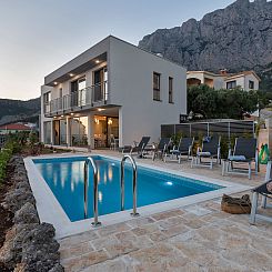 Vakantiehuis Moderne Villa Smart mit Pool und Meerblick