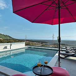 Vakantiehuis Villa mit beheiztem Pool und fünf Schlafzimmer