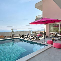 Vakantiehuis Villa mit beheiztem Pool und fünf Schlafzimmer