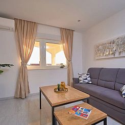 Appartement M Ganze Etage in einem geräumigen Haus mit Pool