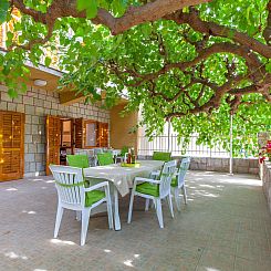 Vakantiehuis Maric mit Terrasse und Balkon