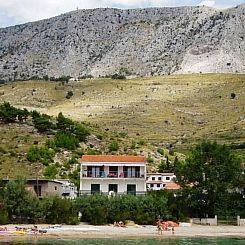 Appartement Große Ferienwohnung in Duće mit Privatem Balko