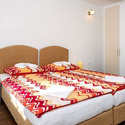 Appartement in Dugi Rat mit Großer Terrasse