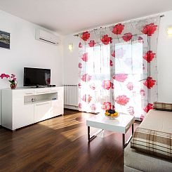 Appartement in Dugi Rat mit Großer Terrasse