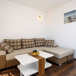 Appartement in Dugi Rat mit Großer Terrasse