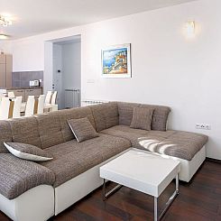 Appartement Appartement in Dugi Rat mit Großer Terrasse