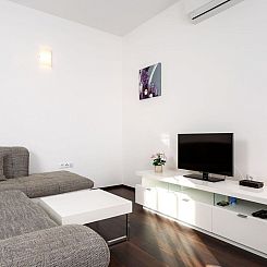 Appartement in Dugi Rat mit Großer Terrasse