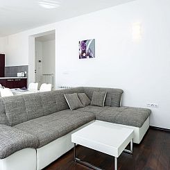 Appartement in Dugi Rat mit Großer Terrasse