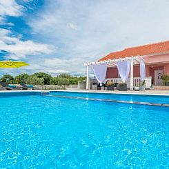 Vakantiehuis Beautiful villa Maris with pool