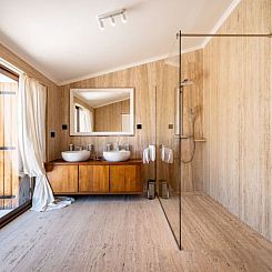 Vakantiehuis Villa Nena with heated pool, jacuzzi and sauna
